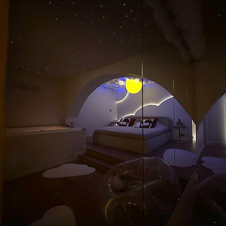 Moon Room, Nuit Insolite - Ollioules Toulon Var Kültér fotó
