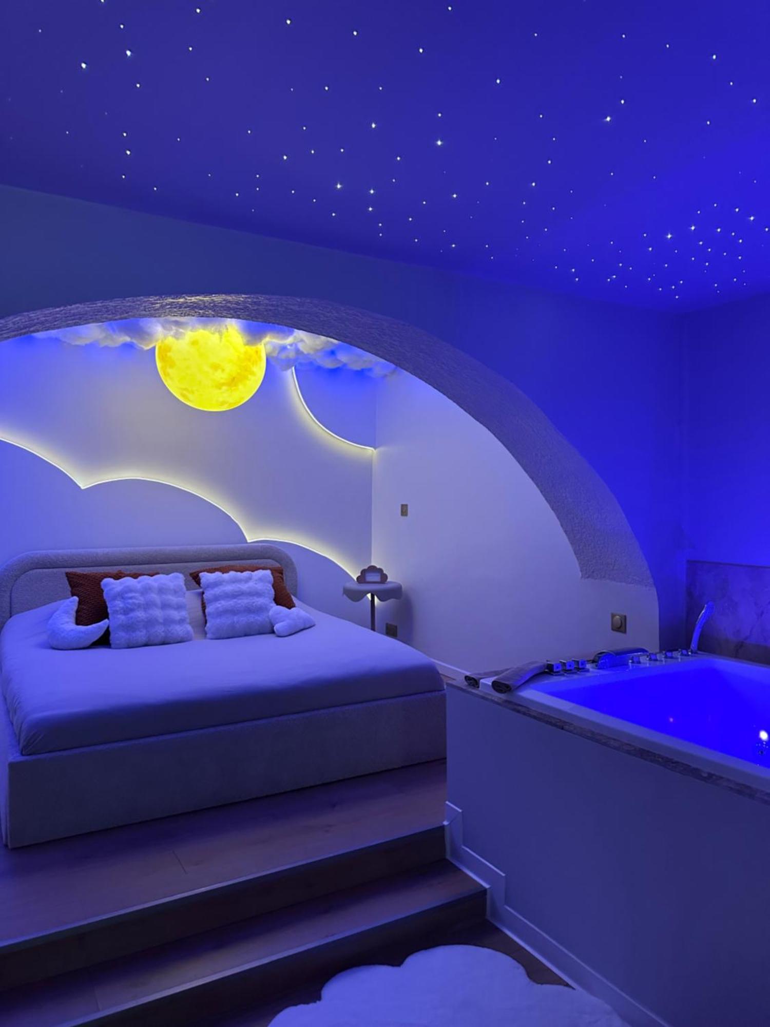 Moon Room, Nuit Insolite - Ollioules Toulon Var Kültér fotó